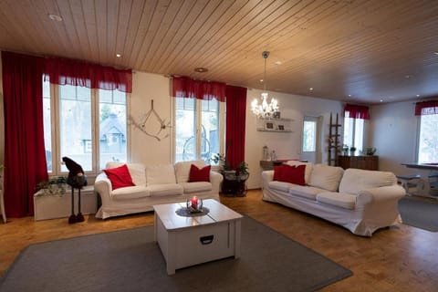 Spacious detached house for a larger group Villa in Rovaniemi