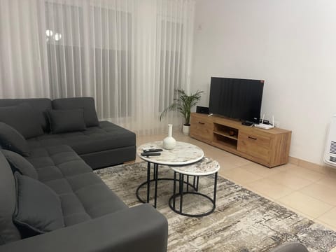 TV and multimedia, Living room, Seating area, Evening entertainment