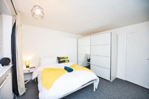 Bed, Photo of the whole room, Bedroom, wardrobe