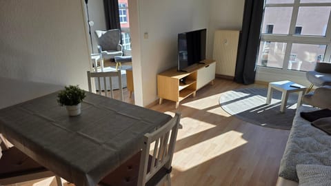 TV and multimedia, Dining area, Bedroom