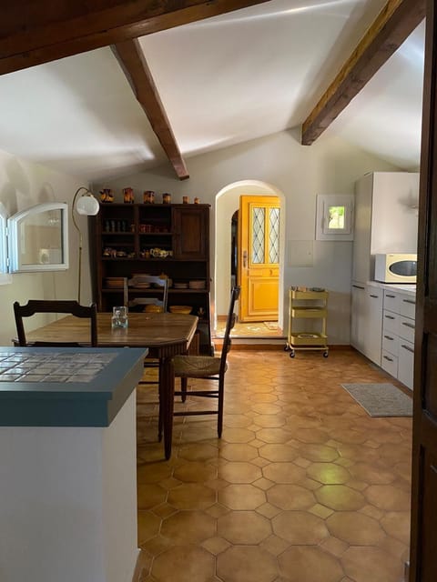 Bastidon, Petite bastide pour 2 avec bassin et jardin privé Villa in Bédoin