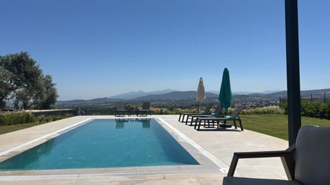 Natural landscape, Mountain view, Pool view, Swimming pool, sunbed