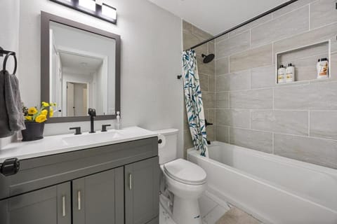 New! Flower Mound Home with Pool and Firepit House in Flower Mound