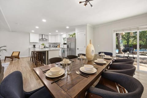 New! Flower Mound Home with Pool and Firepit House in Flower Mound