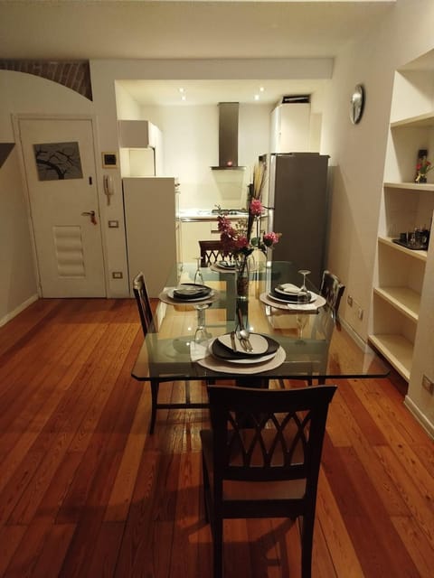 Kitchen or kitchenette, Dining area, stove