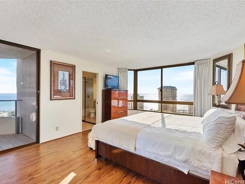 Best View in Honolulu Apartment in McCully-Moiliili