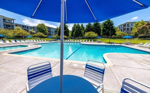 Nice place surrounded by the water Apartment in Emeryville