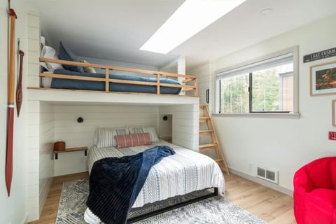 Bedroom, bunk bed