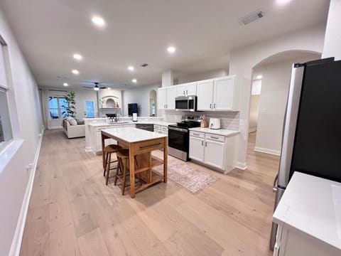 Spacious Roanoke Retreat House in Flower Mound