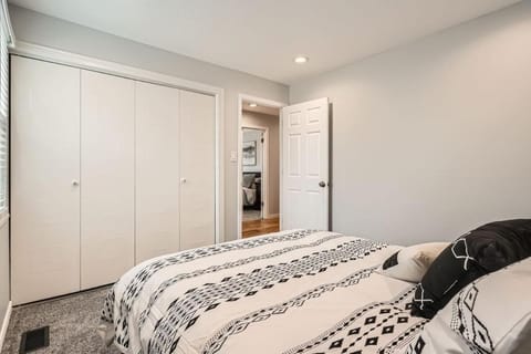 Littleton DTC updated GEM with Hot Tub! House in Greenwood Village