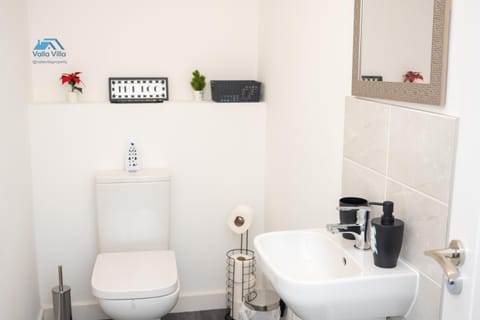 Pines Villas 1, Three Spacious 3BR Homes, Perfect for Groups Villa in Northampton