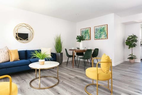 Luxury 2BR Apartment Great Area with Parking Apartment in Eagle Rock