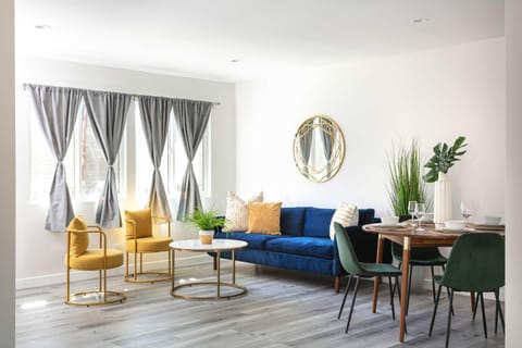 Luxury 2BR Apartment Great Area with Parking Apartment in Eagle Rock