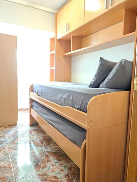 Habitación con dos camas para dos personas Vacation rental in Valencia