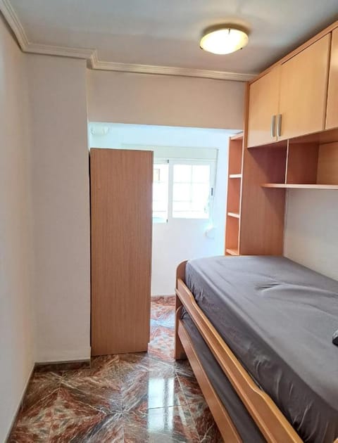 Habitación con dos camas para dos personas Vacation rental in Valencia