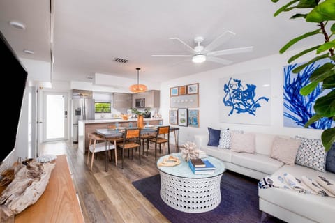 Living room, Photo of the whole room, Seating area, Dining area, kitchen, kitchen