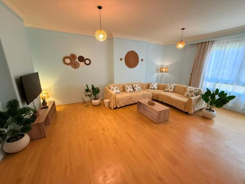 Property building, TV and multimedia, Living room, Seating area