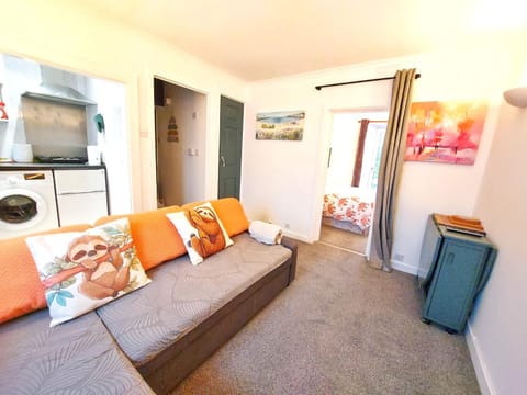 The Wee Nest in Largs - One-Bedroom Ground Flat Apartment in England