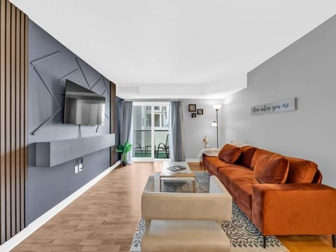 Communal lounge/ TV room, TV and multimedia, Living room, Seating area, Evening entertainment