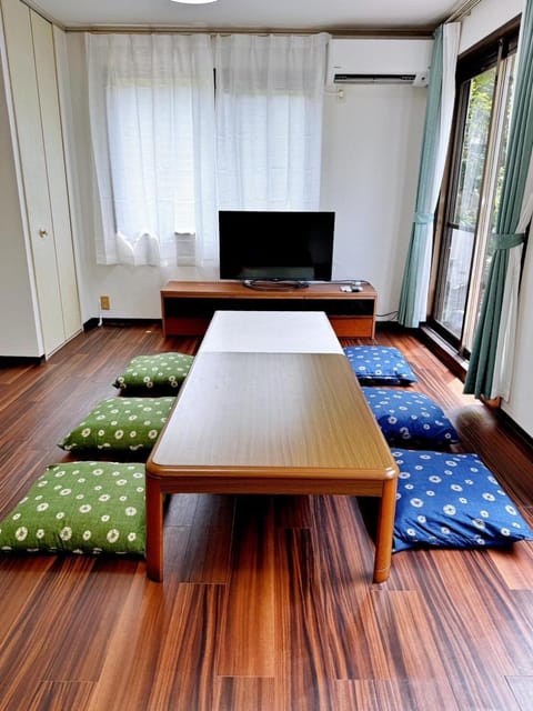 TV and multimedia, Living room, Evening entertainment