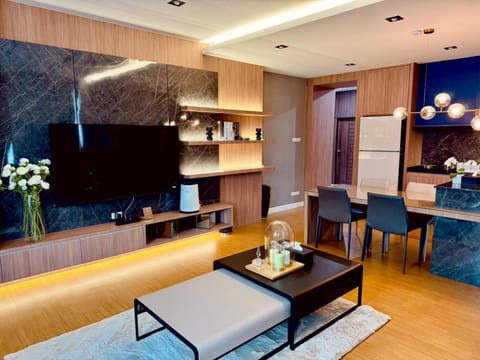 Communal lounge/ TV room, TV and multimedia, Kitchen or kitchenette, Living room, Seating area, Dining area, Evening entertainment, minibar