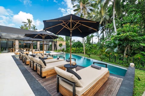 Property building, Day, Garden, Garden view, Pool view, Swimming pool, sunbed