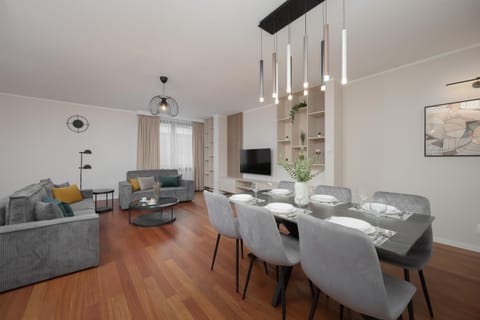 TV and multimedia, Living room, Seating area, Dining area