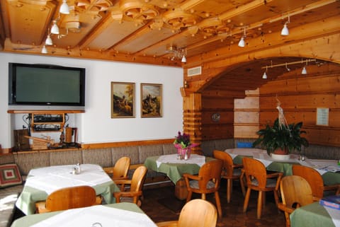 Restaurant/places to eat, Communal lounge/ TV room