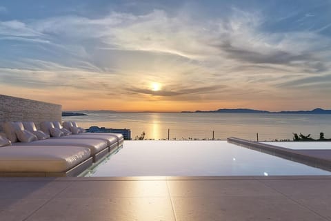 Patio, Day, Natural landscape, View (from property/room), Sea view, Sunrise, sunbed