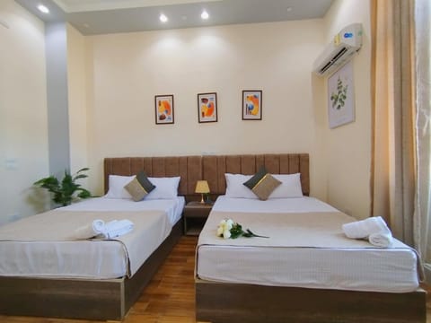 Bed, Photo of the whole room, Bedroom, towels, air conditioner