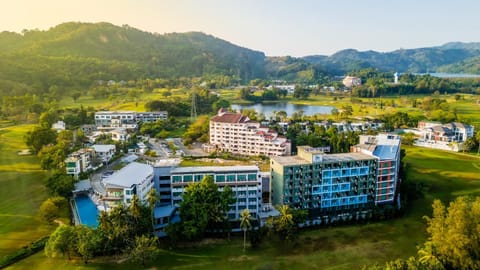 Property building, Nearby landmark, Natural landscape, Lake view, Swimming pool