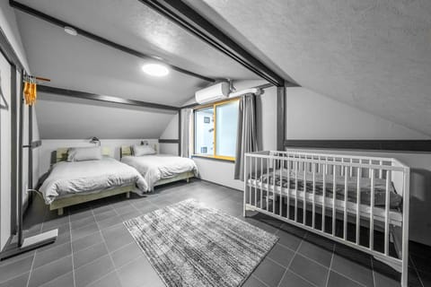 Bedroom, cot