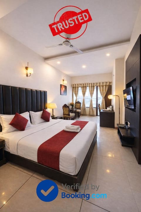 Property logo or sign, TV and multimedia, Photo of the whole room, Logo/Certificate/Sign, Certificate/Award
