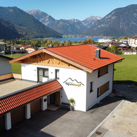Property building, Day, Natural landscape, Bird's eye view, Lake view, Mountain view