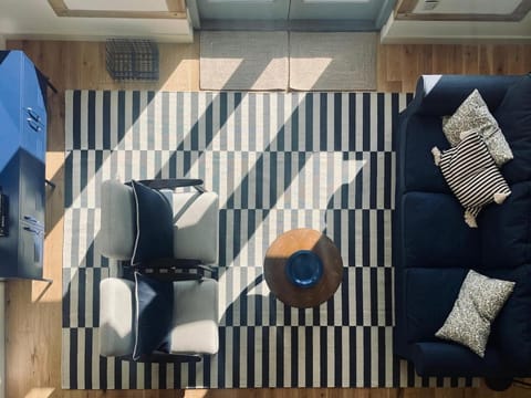 Stylish Barn with Meadow Views & Brookside Garden House in Andover