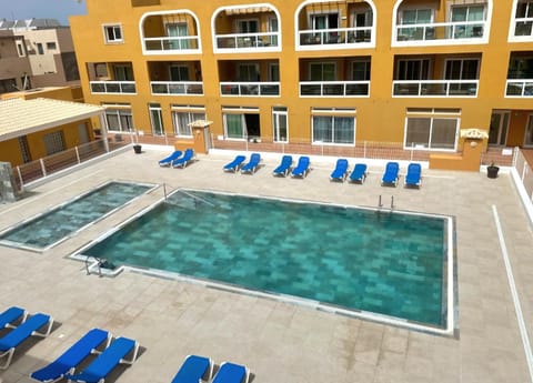 Property building, Day, Pool view, Swimming pool, sunbed