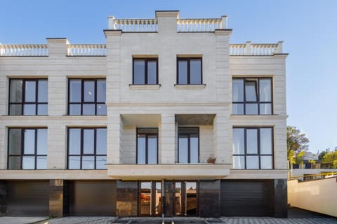 Property building, Facade/entrance, Day