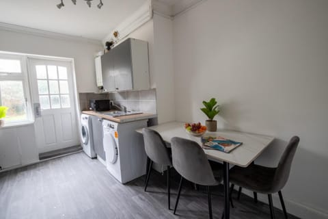 Airport Lodge Bed and Breakfast in Solihull