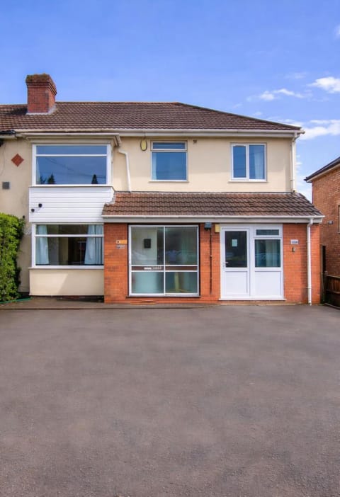 Airport Lodge Bed and Breakfast in Solihull