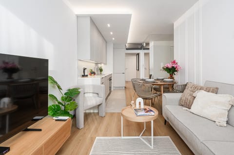 TV and multimedia, Living room, Seating area, Dining area