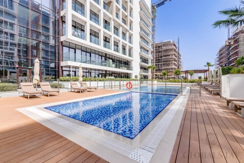 Property building, Swimming pool, sunbed