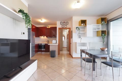 Kitchen or kitchenette, Living room, Seating area, Dining area, stove