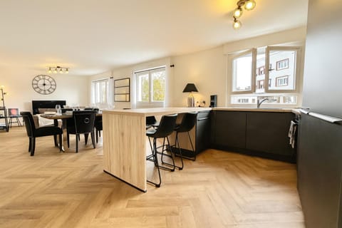 Day, Living room, kitchen
