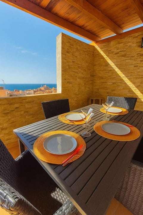 Natural landscape, Balcony/Terrace, Dining area, Sea view