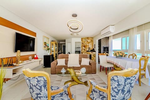 Communal lounge/ TV room, TV and multimedia, Living room, Seating area, Dining area