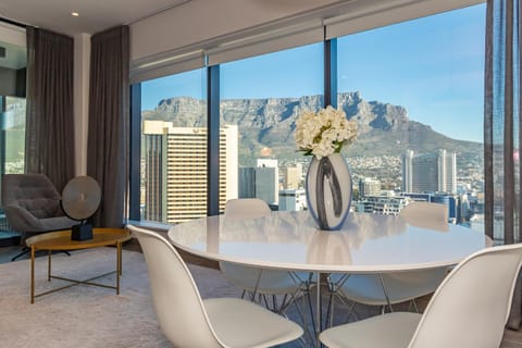 Dining area, Mountain view