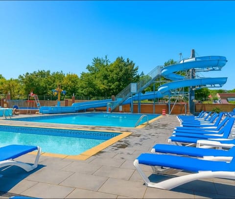Pool view, Swimming pool, sunbed