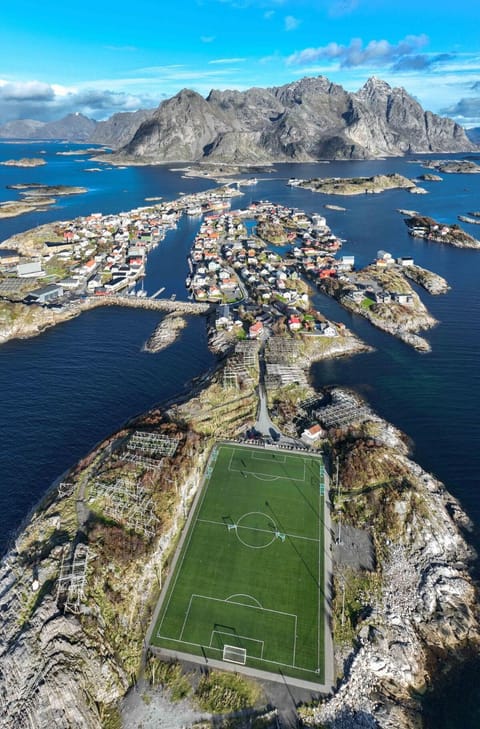 Modern & Elegant Apartment in Henningsvær Apartment in Lofoten