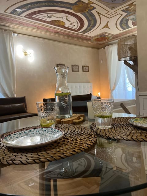 Seating area, Dining area