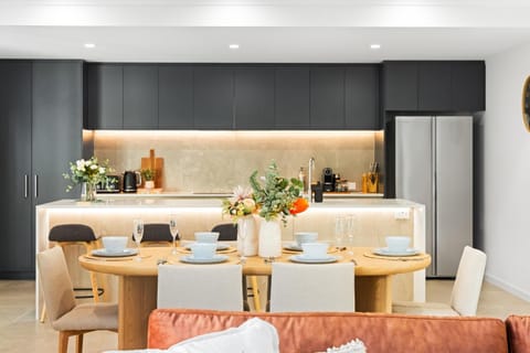 Dining area, kitchen
